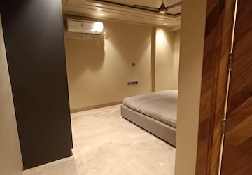 Room in 1.5 BHK Builder Floor at Sector 5 – for Rent