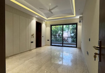 Room in 2.5 BHK Builder Floor at Sector 5 – for Rent