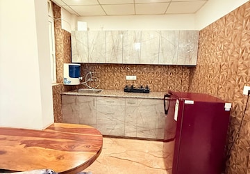 Living Room in 2.5 BHK Builder Floor at Sector 5 – for Rent