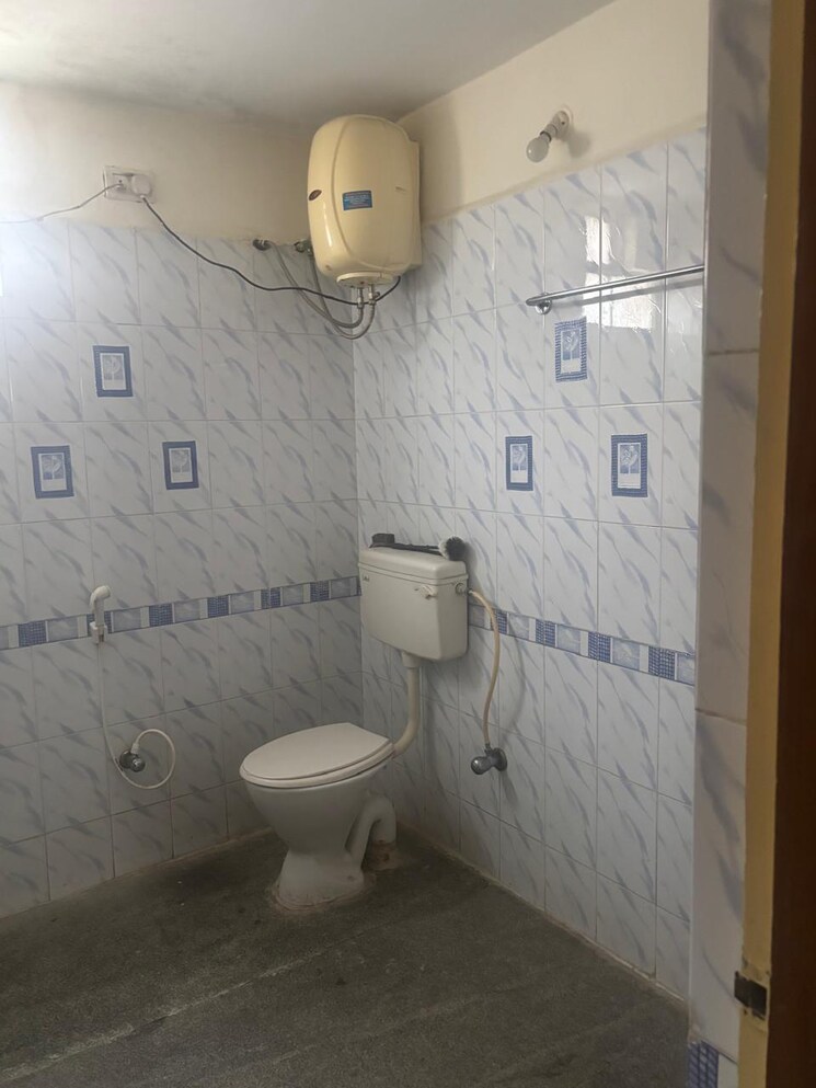 Bathroom, brigade-palace 3 Bedroom 2200 Sq.Ft. Apartment In Palace Road Bangalore 9341618