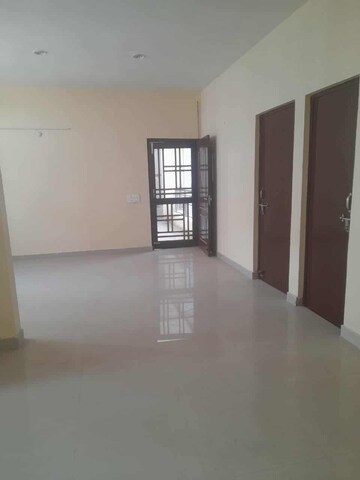 Room in 3 BHK Apartment at Srishti Apartments Lucknow, Guramba – for Rent