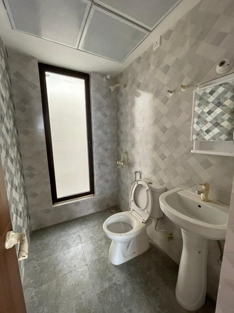 Bathroom, shalimar-mannat 3 Bedroom 870 Sq.Ft. Apartment In Faizabad Road Lucknow 9341620