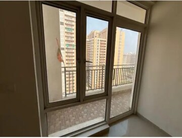 Room in 3 BHK Apartment at Omaxe Residency II, Gomti Nagar – for Rent