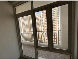 Room in 3 BHK Apartment at Omaxe Residency II, Gomti Nagar – for Rent