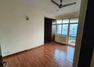 Room in 3 BHK Apartment at Omaxe Heights II, Gomti Nagar – for Rent