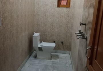 Bathroom in 2.5 BHK Builder Floor at Sector 25 – for Rent