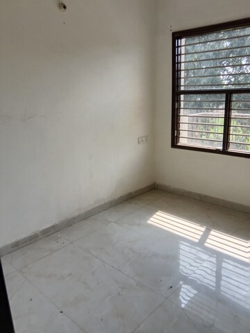 Room in 3 BHK Apartment at Pir Machalla – for Rent