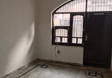 2 BHK Builder Floor For Rent in Sector 25