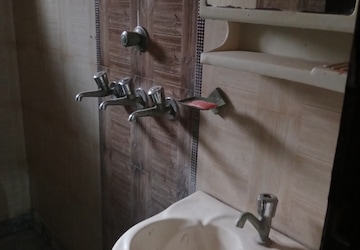 Bathroom in 2 BHK Builder Floor at Sector 25 – for Rent