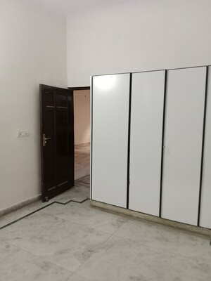 Room in 2 BHK Builder Floor at Sector 25 – for Rent