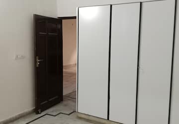 Room in 2 BHK Builder Floor at Sector 25 – for Rent