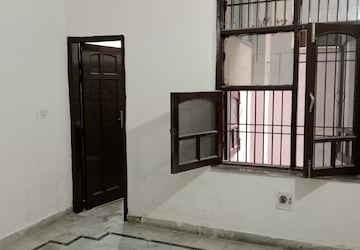 Room in 2 BHK Builder Floor at Sector 25 – for Rent