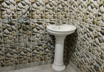 Bathroom in 2 BHK Builder Floor at Sector 25 – for Rent