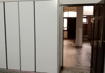 Room in 2 BHK Builder Floor at Sector 25 – for Rent