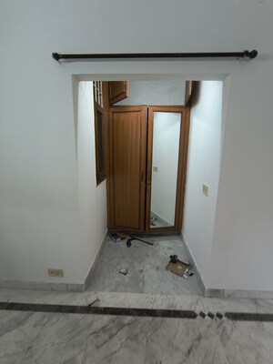 Furnished Amenities in 3 BHK Builder Floor at Malviya Nagar – for Sale