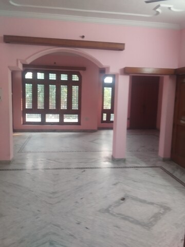 Living Room in 2.5 BHK Independent House at Gomti Nagar – for Rent