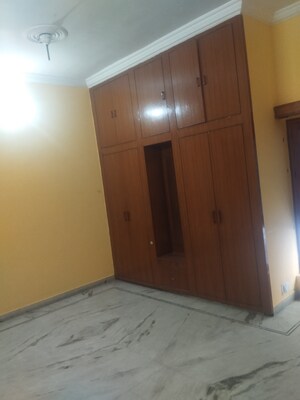 Room in 2.5 BHK Independent House at Gomti Nagar – for Rent