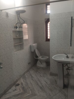 Bathroom in 2.5 BHK Independent House at Gomti Nagar – for Rent