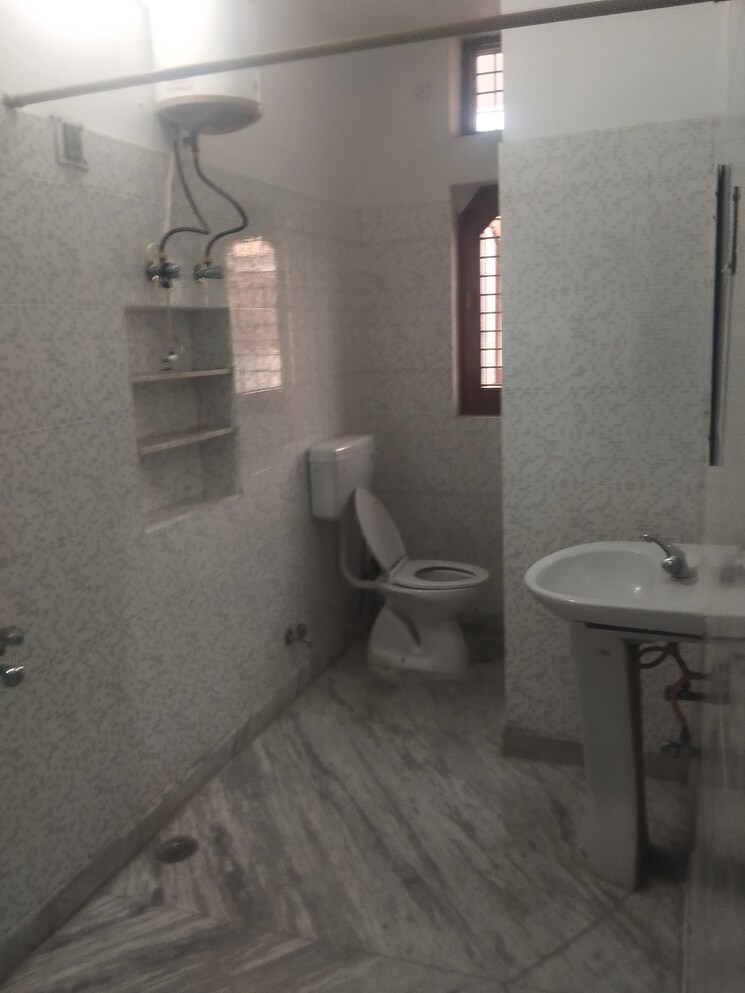 Bathroom, gomti nagar 2.5 Bedroom 1955 Sq.Ft. Independent House In Gomti Nagar Lucknow 9341715
