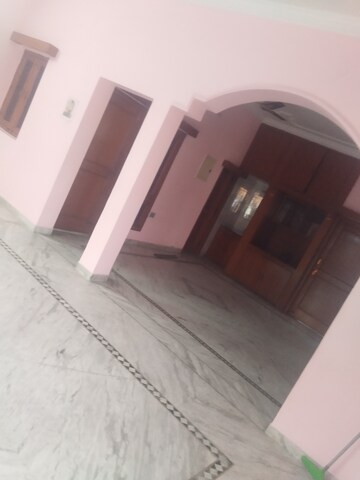 Room in 2.5 BHK Independent House at Gomti Nagar – for Rent