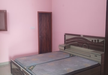 Bedroom in 2 BHK Independent House at Viram Khand – for Rent