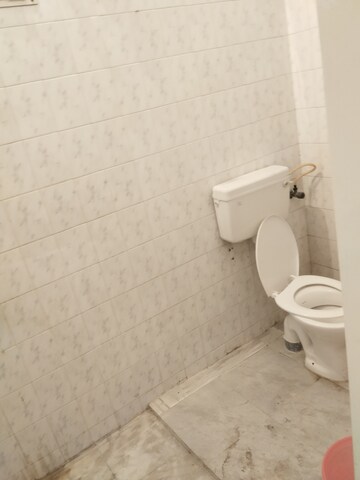 Bathroom in 3.5 BHK Independent House at Gomti Nagar – for Rent