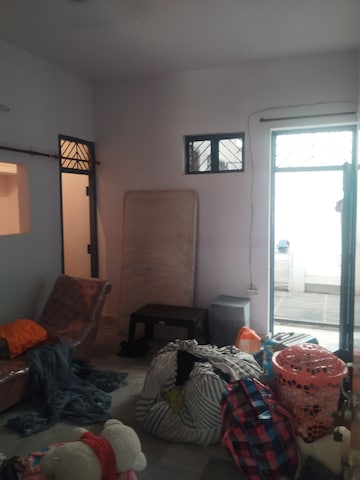 Room in 3.5 BHK Independent House at Gomti Nagar – for Rent