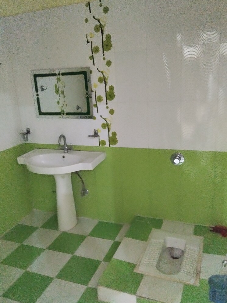 Bathroom, gomti nagar 3.5 Bedroom 3200 Sq.Ft. Independent House In Gomti Nagar Lucknow 9341720