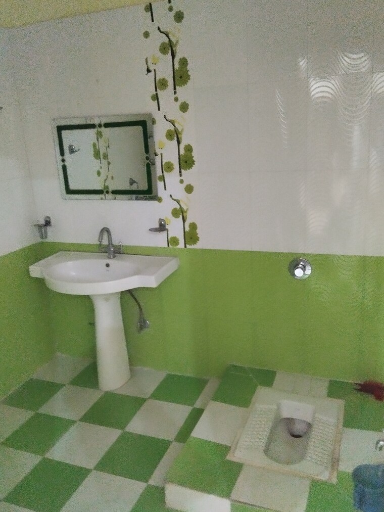 Bathroom, gomti nagar 3.5 Bedroom 3200 Sq.Ft. Independent House In Gomti Nagar Lucknow 9341720