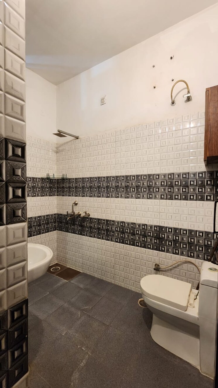 Attached Bathroom, dhakoli 3 Bedroom 1260 Sq.Ft. Apartment In Dhakoli Zirakpur 9341726