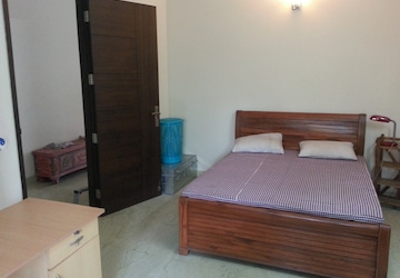 Bedroom in 2 BHK Builder Floor at Green Park – for Rent