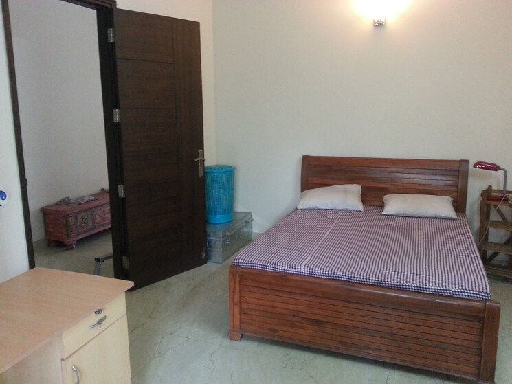 Bedroom, green park 2 Bedroom 200 Sq.Yd. Builder Floor In Green Park Delhi 9341730