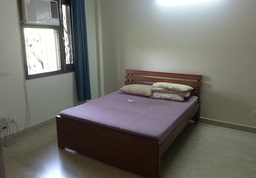 Bedroom in 2 BHK Builder Floor at Green Park – for Rent