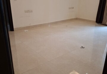 Room in 4 BHK Builder Floor at Green Park – for Rent