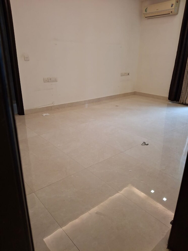 Room, green park 4 Bedroom 300 Sq.Yd. Builder Floor In Green Park Delhi 9341732