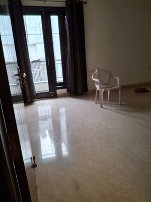 Room in 4 BHK Builder Floor at Green Park – for Rent