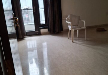 Room in 4 BHK Builder Floor at Green Park – for Rent