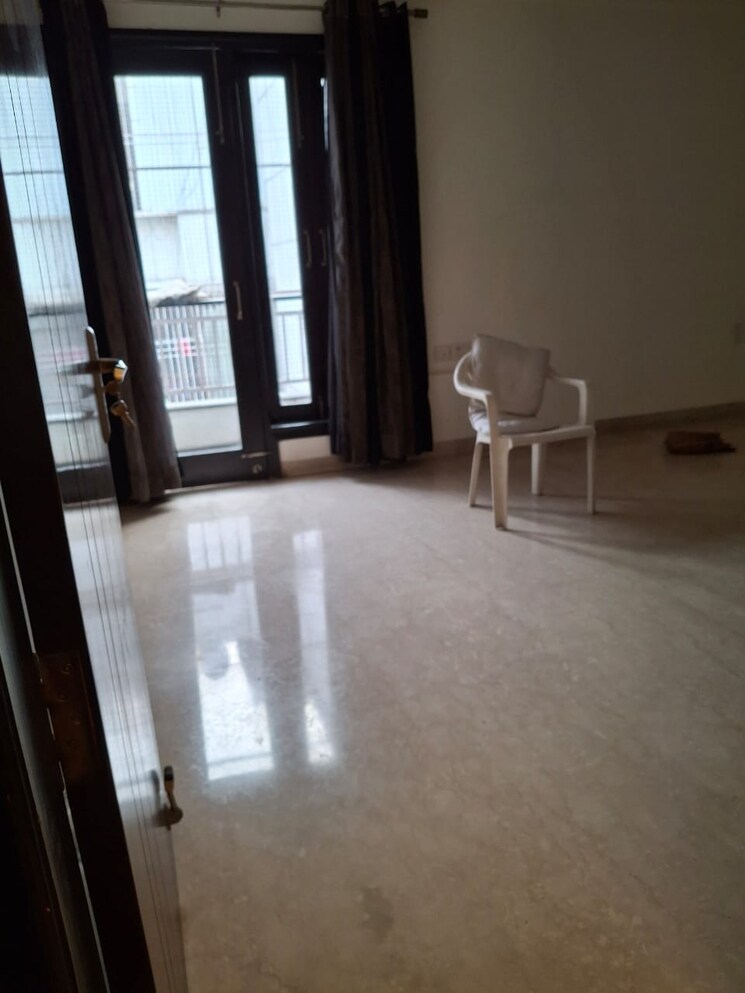 Room, green park 4 Bedroom 300 Sq.Yd. Builder Floor In Green Park Delhi 9341732