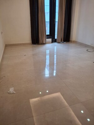 Room in 4 BHK Builder Floor at Green Park – for Rent