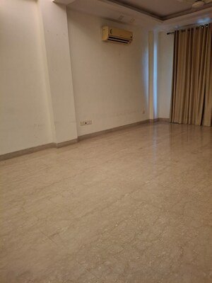 Room in 4 BHK Builder Floor at Green Park – for Rent