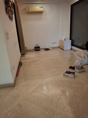 Room in 4 BHK Builder Floor at Green Park – for Rent