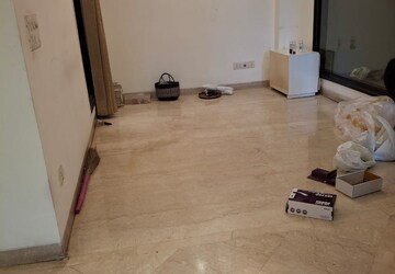 Room in 4 BHK Builder Floor at Green Park – for Rent