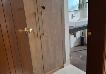 Bathroom in 4 BHK Builder Floor at Green Park – for Rent
