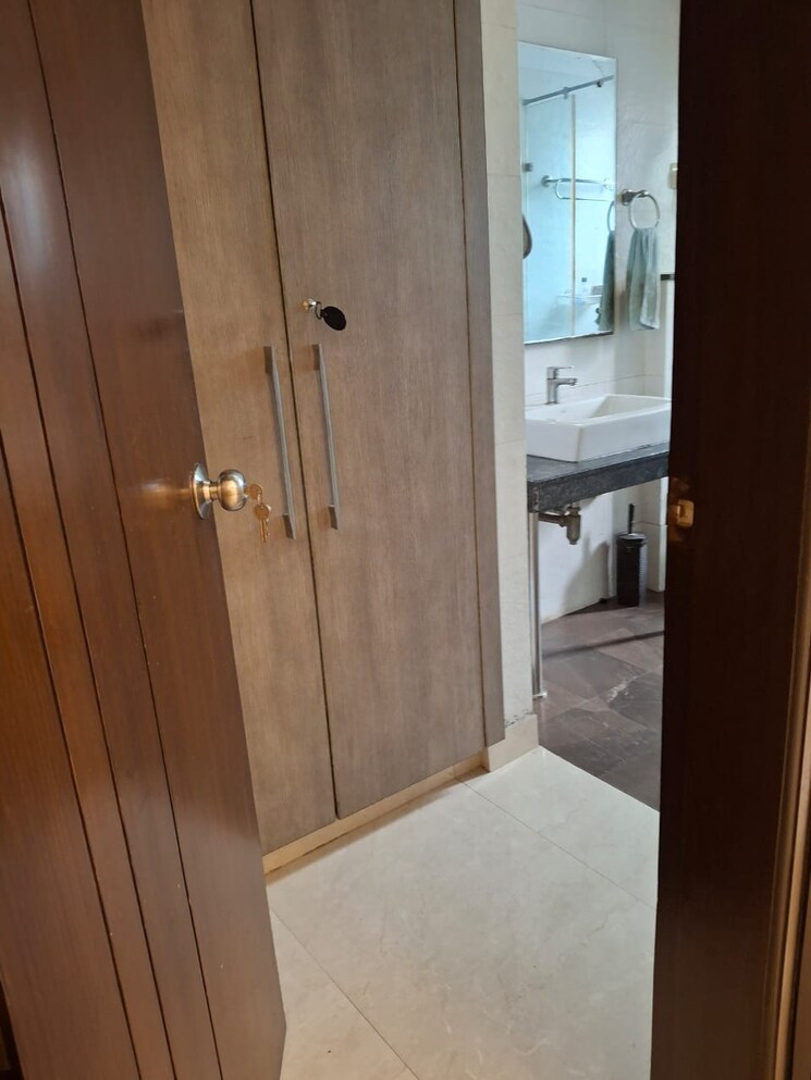 Bathroom, green park 4 Bedroom 300 Sq.Yd. Builder Floor In Green Park Delhi 9341732