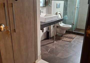 Bathroom in 4 BHK Builder Floor at Green Park – for Rent