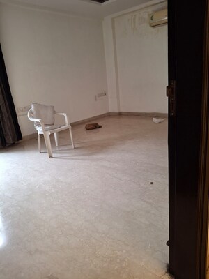 Room in 4 BHK Builder Floor at Green Park – for Rent