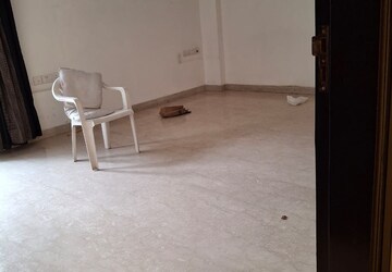 Room in 4 BHK Builder Floor at Green Park – for Rent