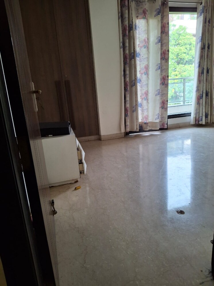 Bathroom, green park 4 Bedroom 300 Sq.Yd. Builder Floor In Green Park Delhi 9341732