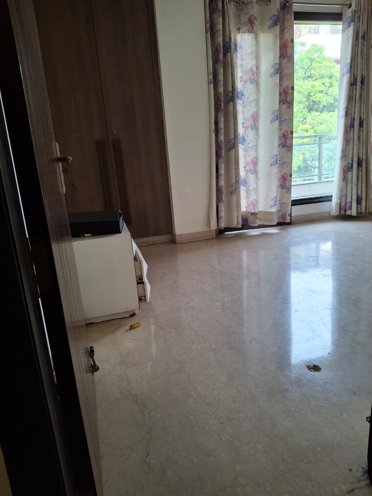 Bathroom, green park 4 Bedroom 300 Sq.Yd. Builder Floor In Green Park Delhi 9341732