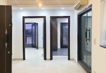 Room in 3 BHK Builder Floor at Greater Kailash Part 3 – for Rent
